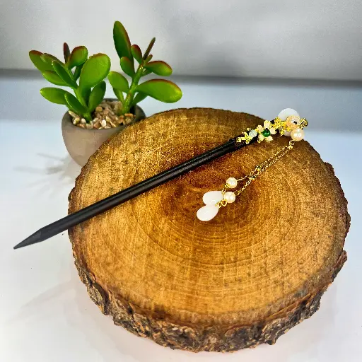 [01050002] Horquilla de Madera con Diseño Floral y Perlas 